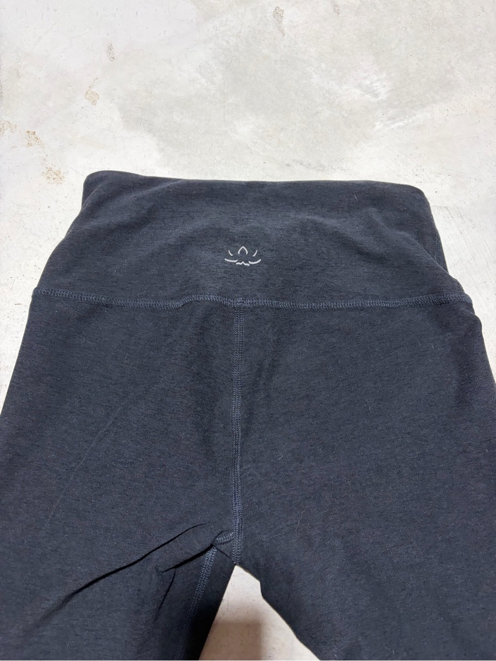 Beyond yoga Black Leggings medium - Picture 7 of 7